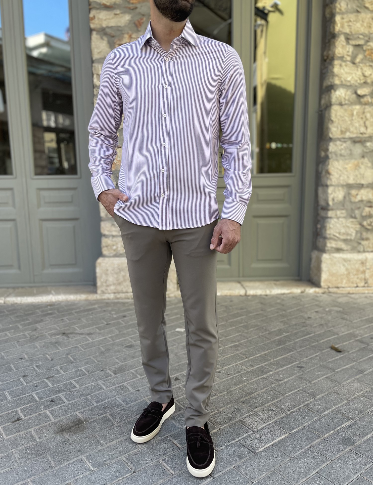 Ανδρικό πουκάμισο με γιακά λευκό με μπορντό ρίγα 2097 φωτογραφία